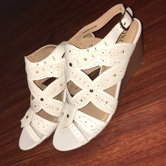 XOXO Shoes - White sandal wedges